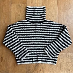 Zara fuzzy striped crop sweater 🖤